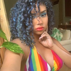 Meet your Posher, Olivia